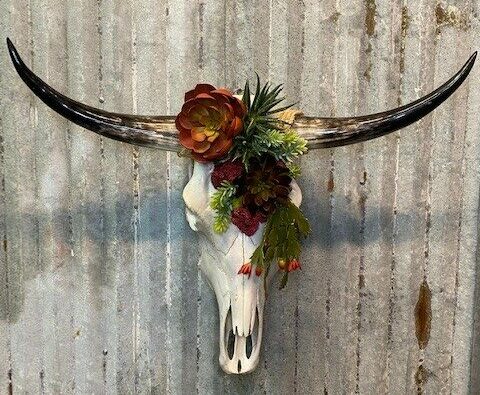 Noel Long Horn Skull